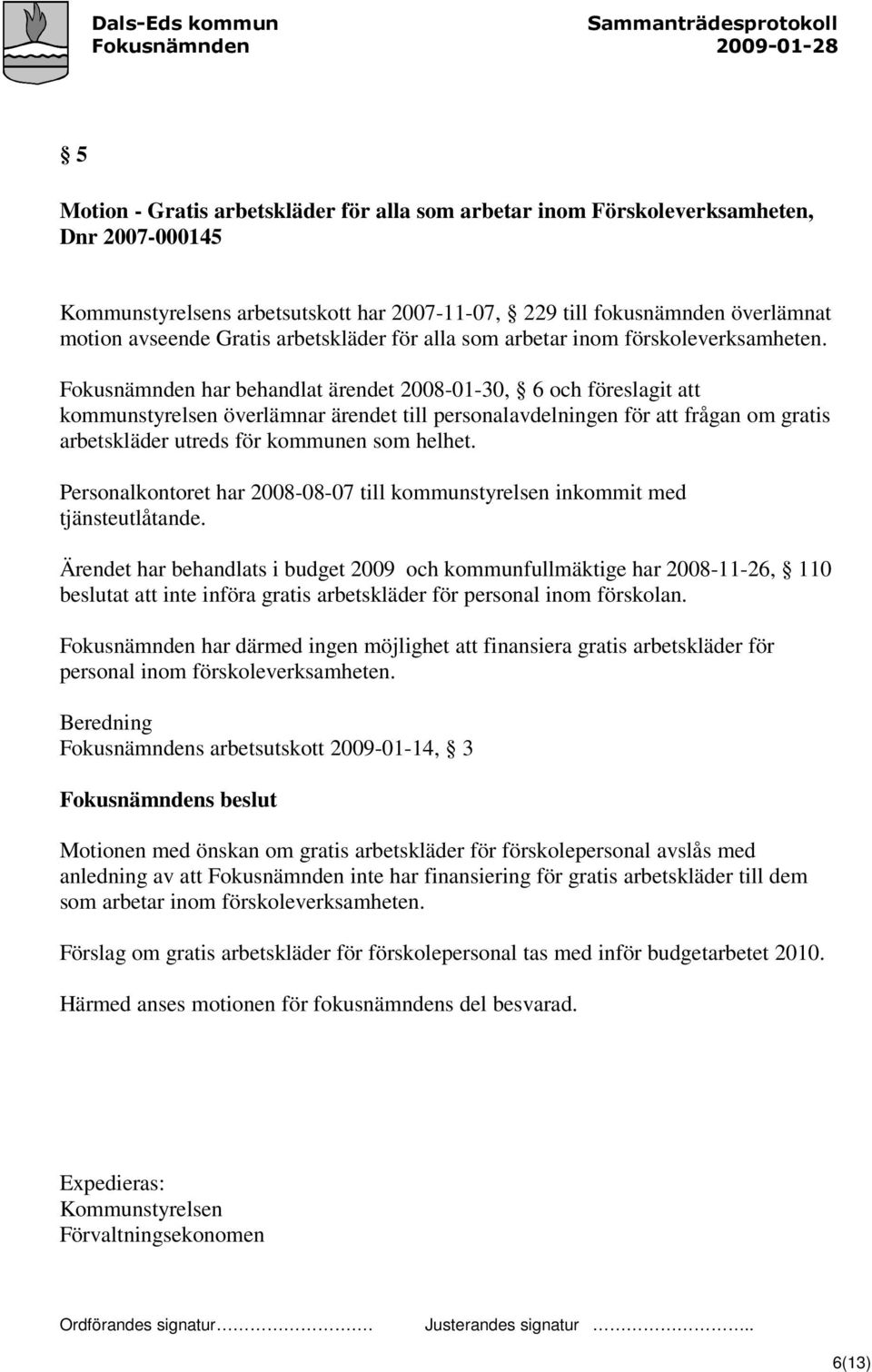 Fokusnämnden har behandlat ärendet 2008-01-30, 6 och föreslagit att kommunstyrelsen överlämnar ärendet till personalavdelningen för att frågan om gratis arbetskläder utreds för kommunen som helhet.