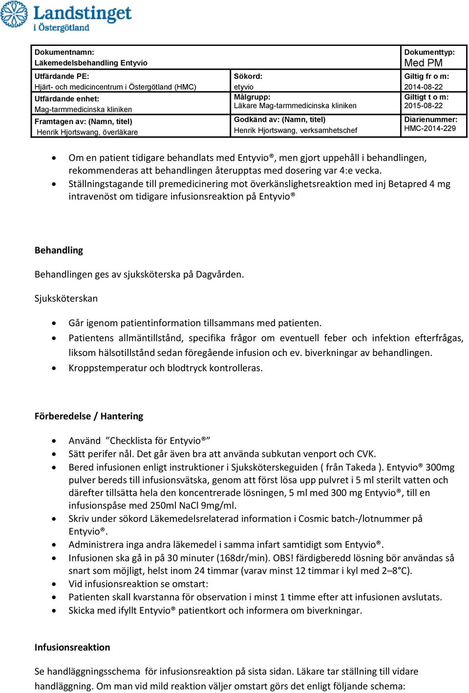 Sjuksköterskan Går igenom patientinformation tillsammans med patienten.