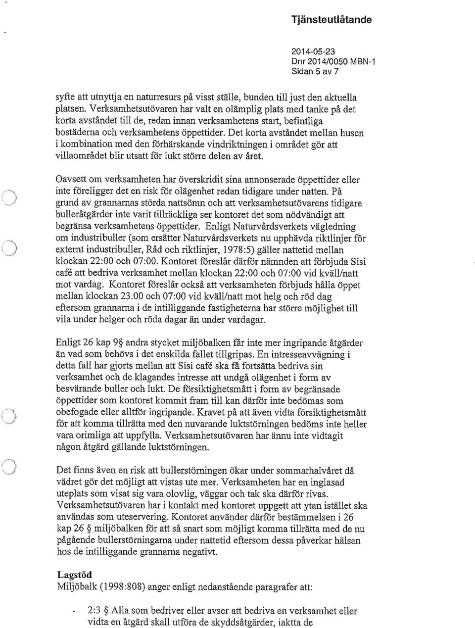 Det korta avståndet mellan husen i kombination med den förhärskande vindriktningen i området gör att villaområdet blir utsatt för lukt större delen av året.