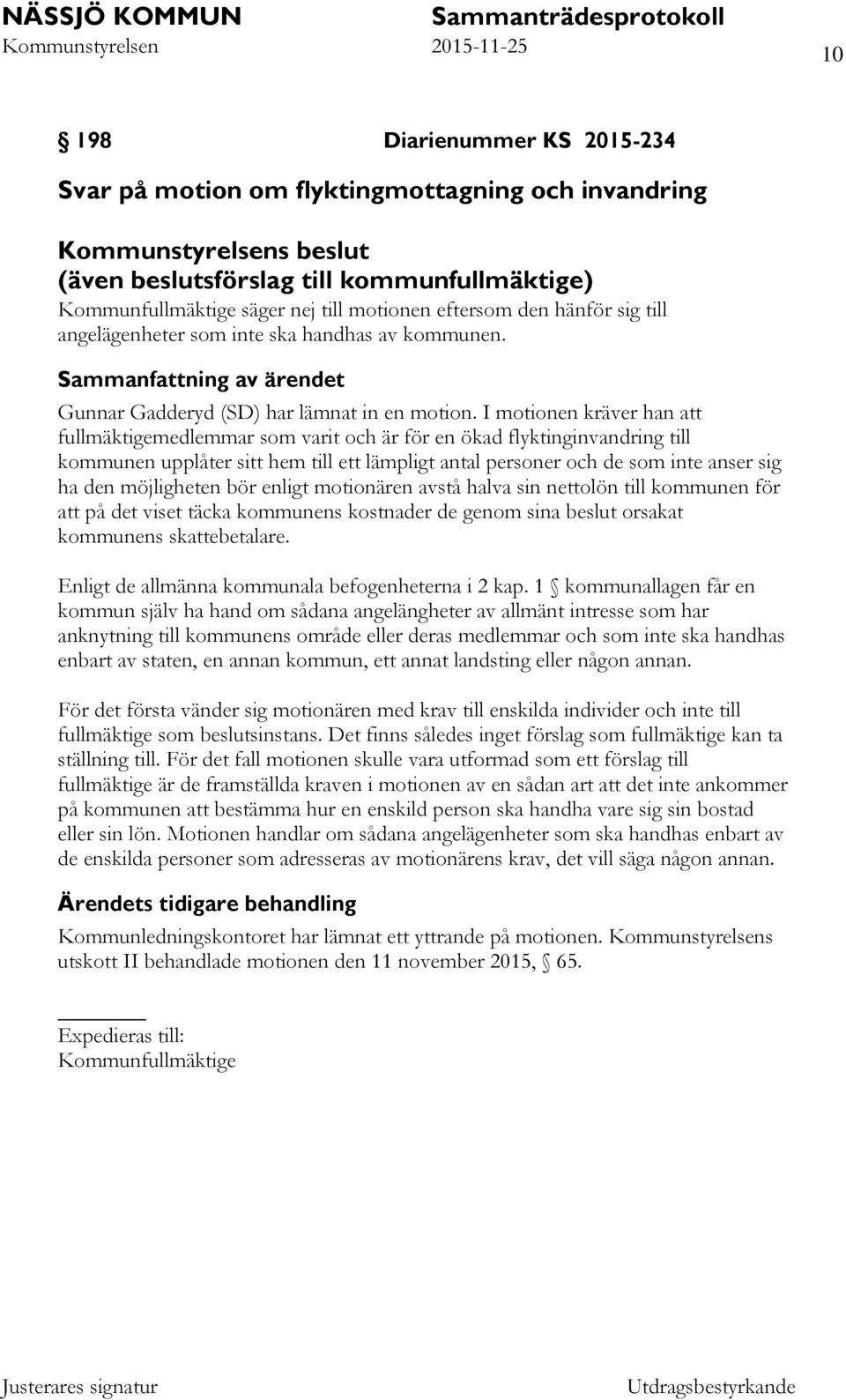 I motionen kräver han att fullmäktigemedlemmar som varit och är för en ökad flyktinginvandring till kommunen upplåter sitt hem till ett lämpligt antal personer och de som inte anser sig ha den