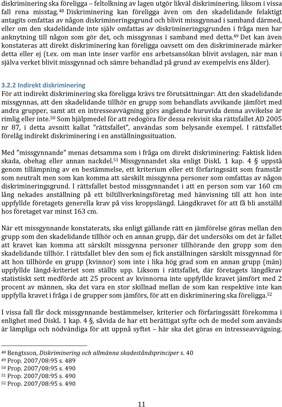 omfattas av diskrimineringsgrunden i fråga men har anknytning till någon som gör det, och missgynnas i samband med detta.