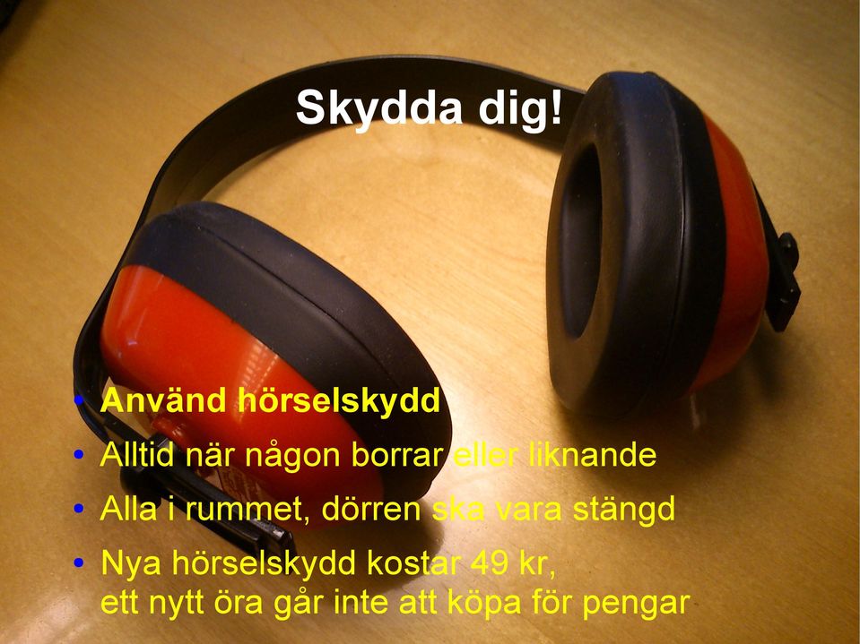 eller liknande Alla i rummet, dörren ska