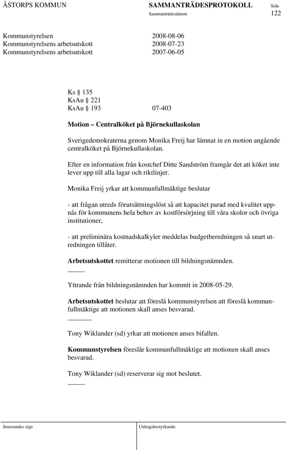 Efter en information från kostchef Ditte Sandström framgår det att köket inte lever upp till alla lagar och riktlinjer.