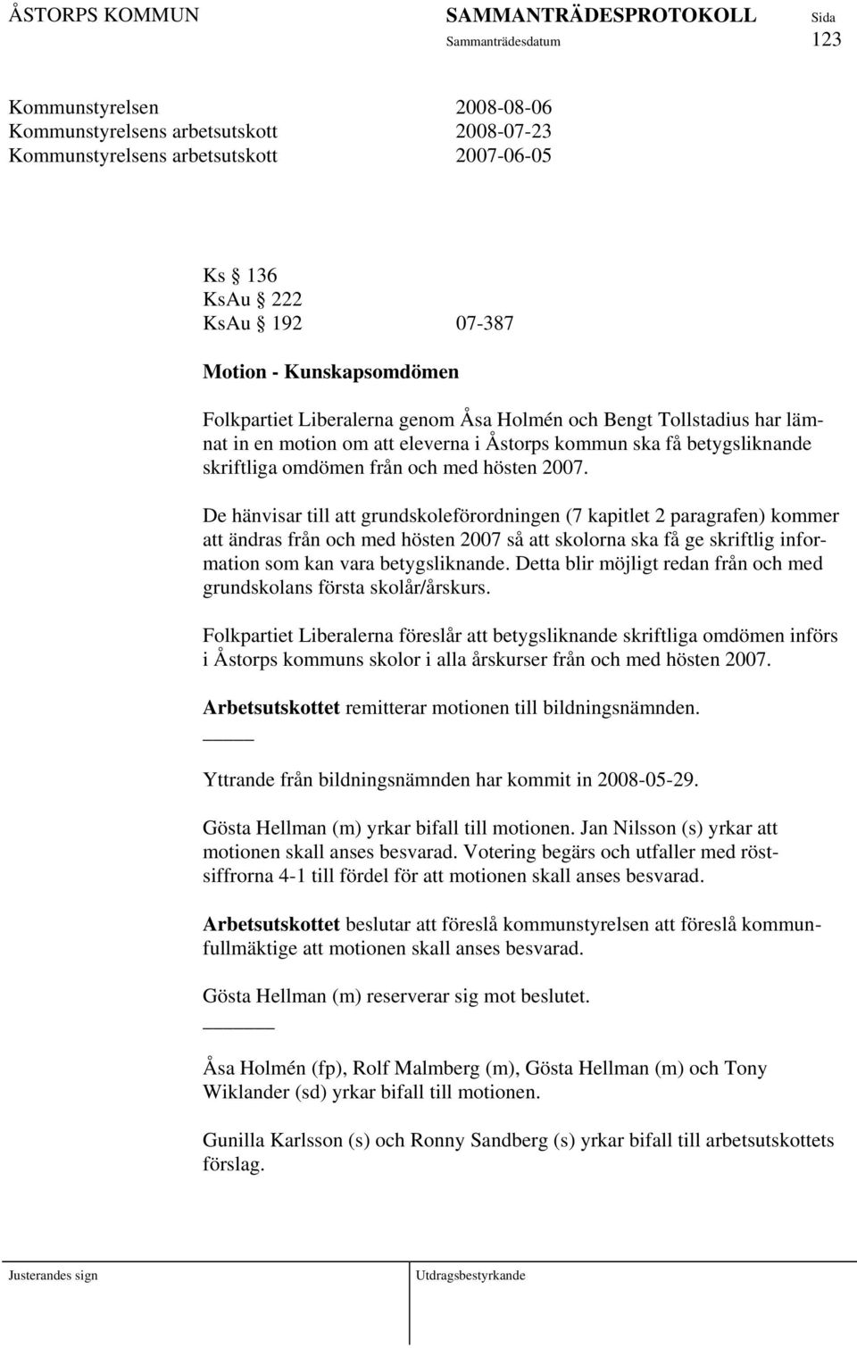 De hänvisar till att grundskoleförordningen (7 kapitlet 2 paragrafen) kommer att ändras från och med hösten 2007 så att skolorna ska få ge skriftlig information som kan vara betygsliknande.