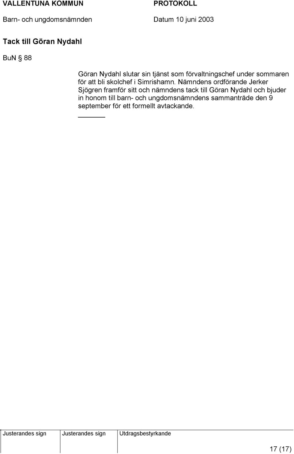 Nämndens ordförande Jerker Sjögren framför sitt och nämndens tack till Göran