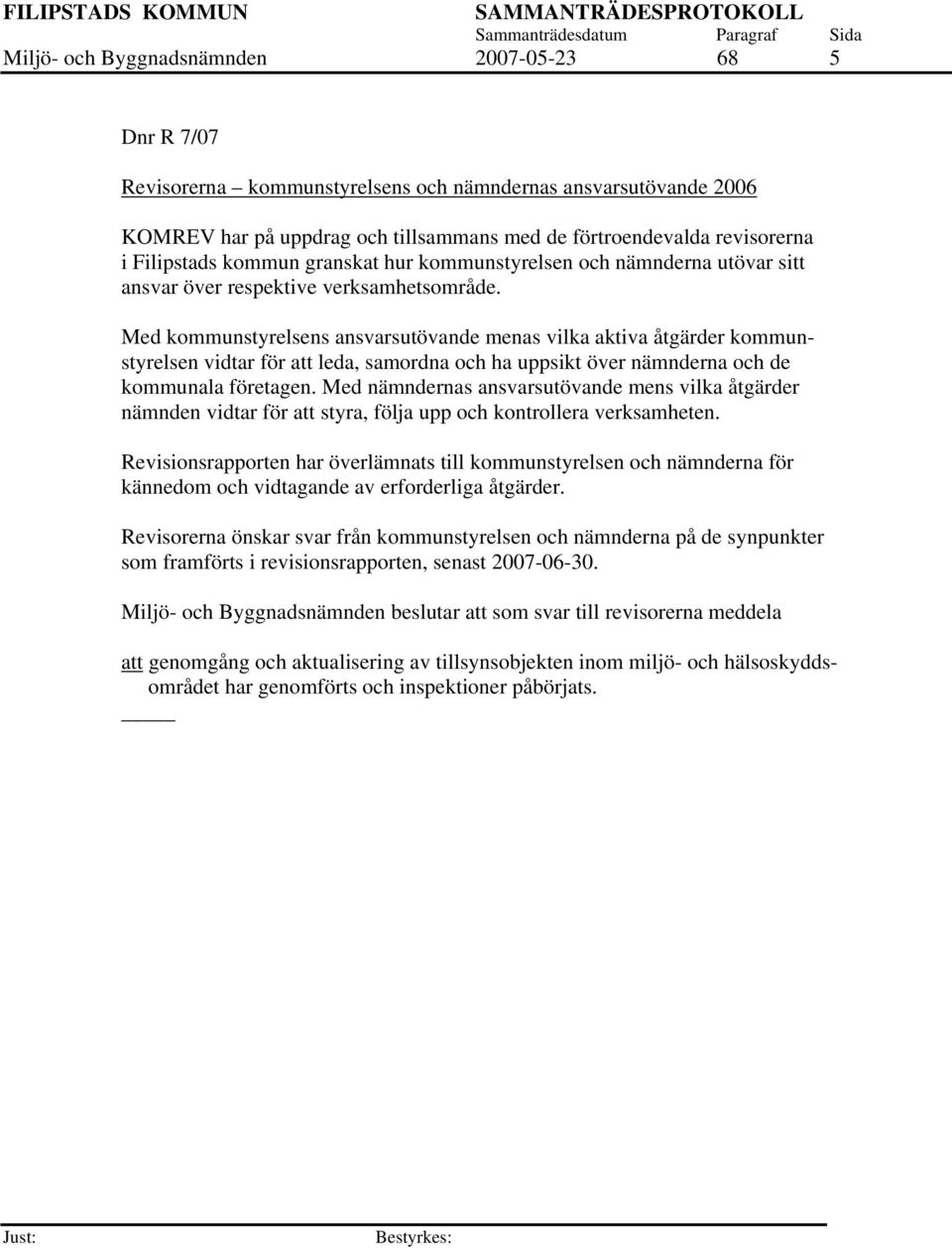 Med kommunstyrelsens ansvarsutövande menas vilka aktiva åtgärder kommunstyrelsen vidtar för att leda, samordna och ha uppsikt över nämnderna och de kommunala företagen.