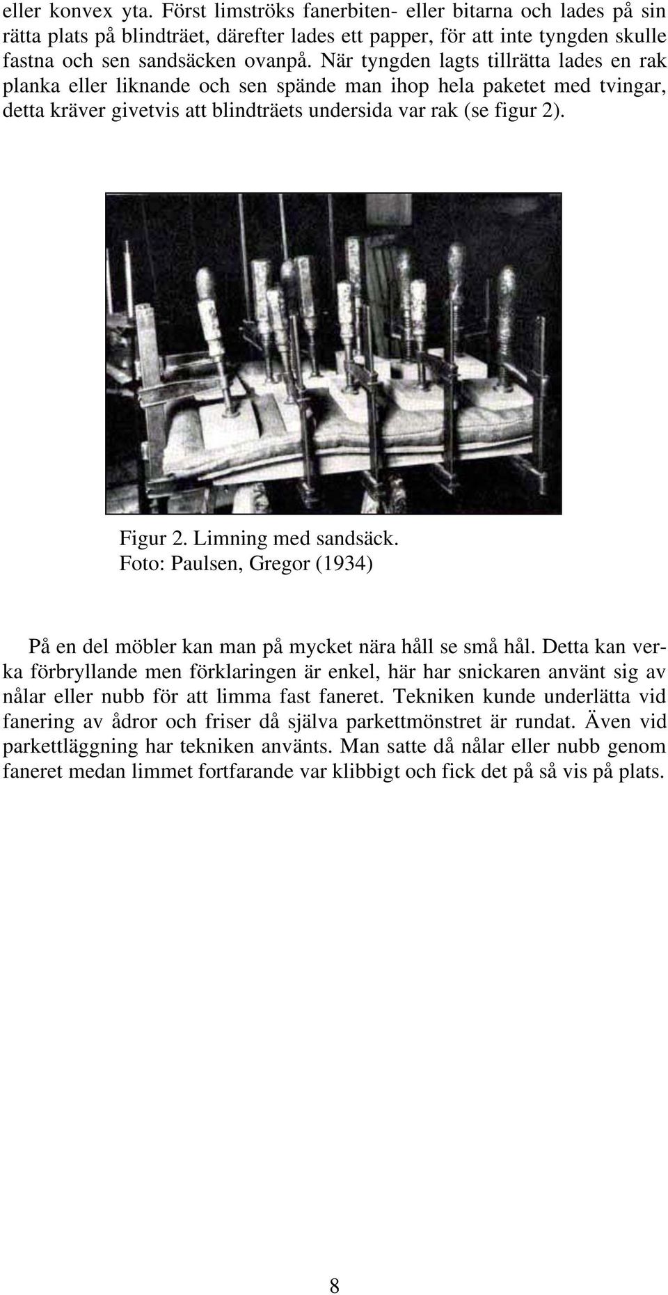 Limning med sandsäck. Foto: Paulsen, Gregor (1934) På en del möbler kan man på mycket nära håll se små hål.