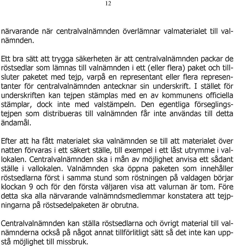 flera representanter för centralvalnämnden antecknar sin underskrift. I stället för underskriften kan tejpen stämplas med en av kommunens officiella stämplar, dock inte med valstämpeln.