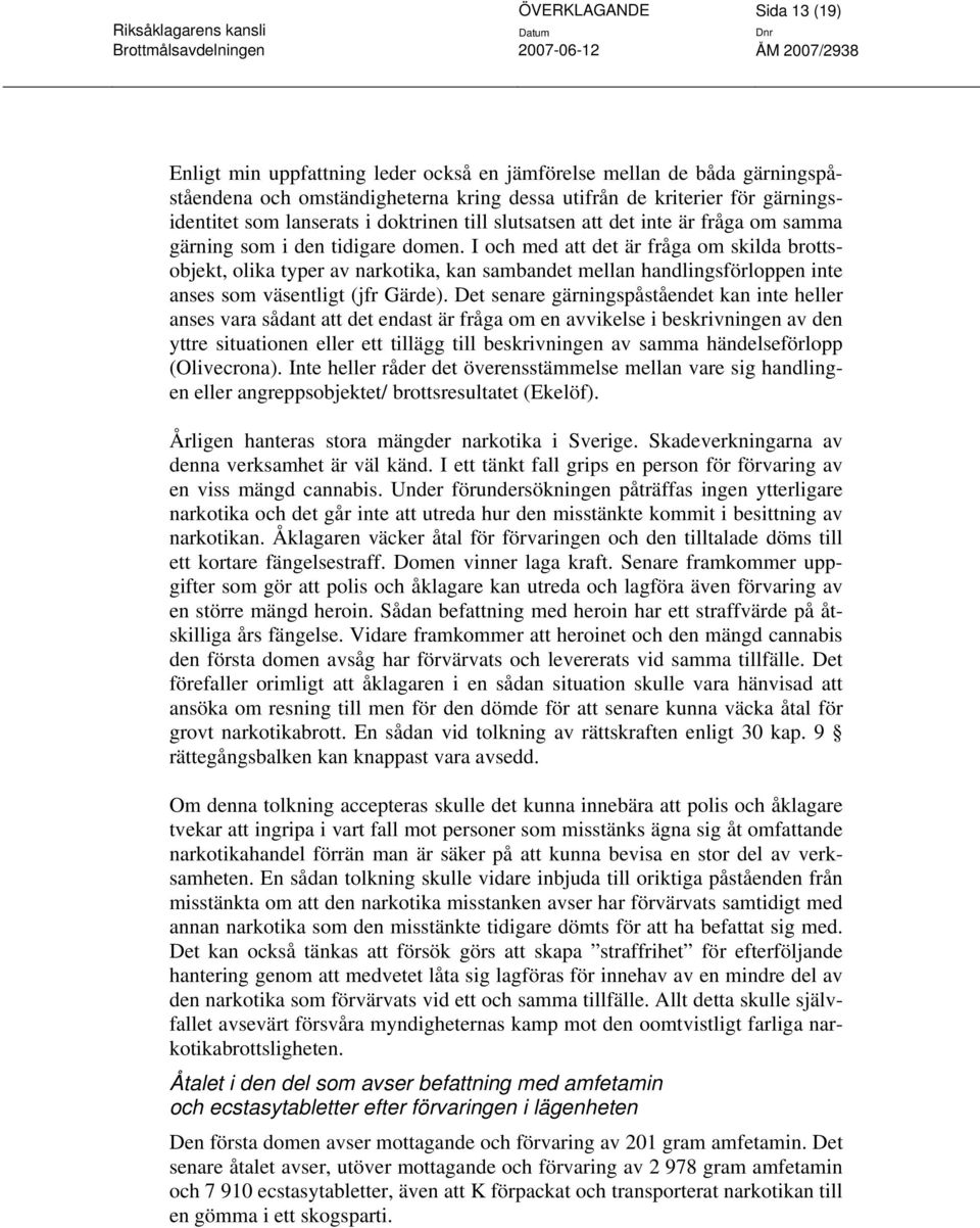 I och med att det är fråga om skilda brottsobjekt, olika typer av narkotika, kan sambandet mellan handlingsförloppen inte anses som väsentligt (jfr Gärde).
