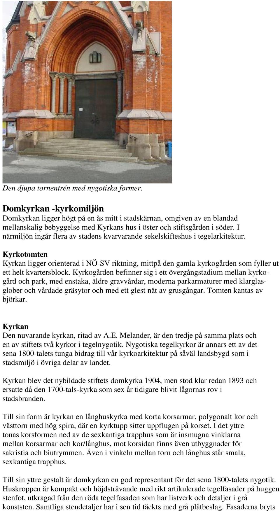 I närmiljön ingår flera av stadens kvarvarande sekelskifteshus i tegelarkitektur.