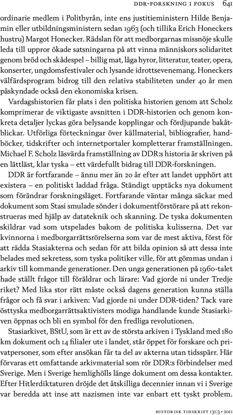 konserter, ungdomsfestivaler och lysande idrottsevenemang. Honeckers välfärdsprogram bidrog till den relativa stabiliteten under 40 år men påskyndade också den ekonomiska krisen.