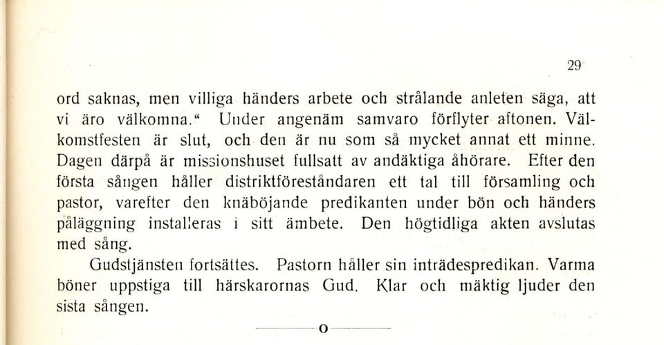Efter den forsta sirrgen hiller distriktforestandaren ett tal till forsamling och pastor, varefter den kn?