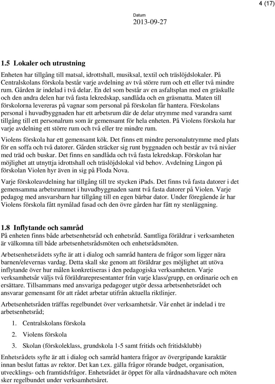 En del som består av en asfaltsplan med en gräskulle och den andra delen har två fasta lekredskap, sandlåda och en gräsmatta.