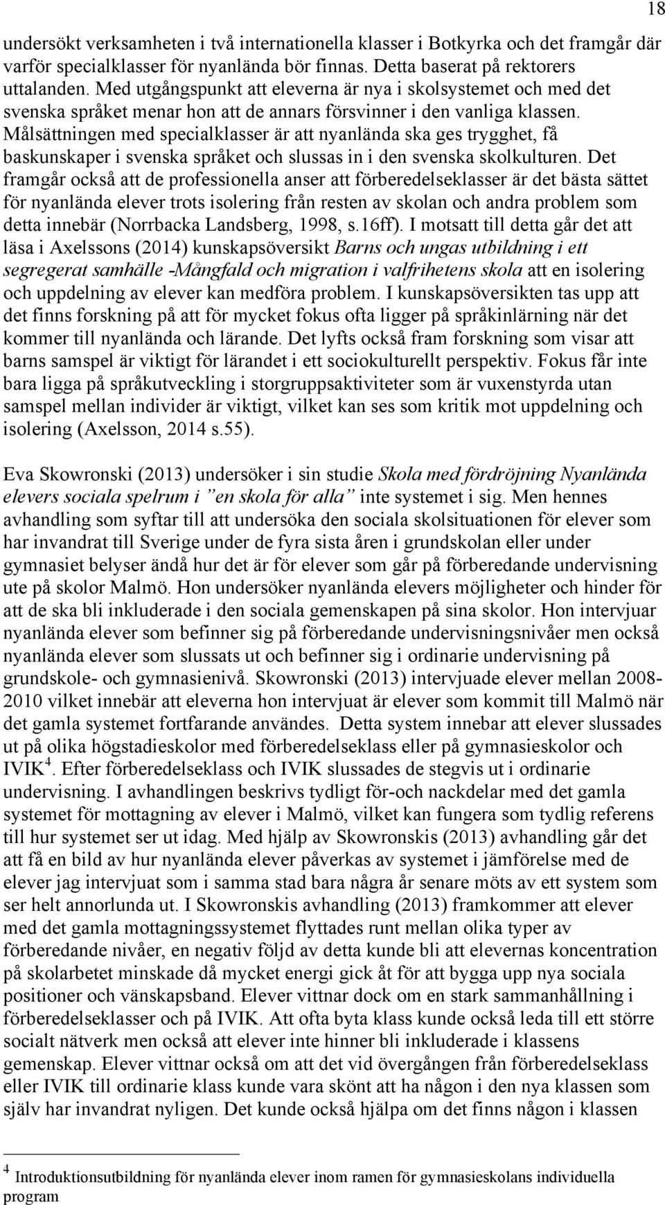 Målsättningen med specialklasser är att nyanlända ska ges trygghet, få baskunskaper i svenska språket och slussas in i den svenska skolkulturen.
