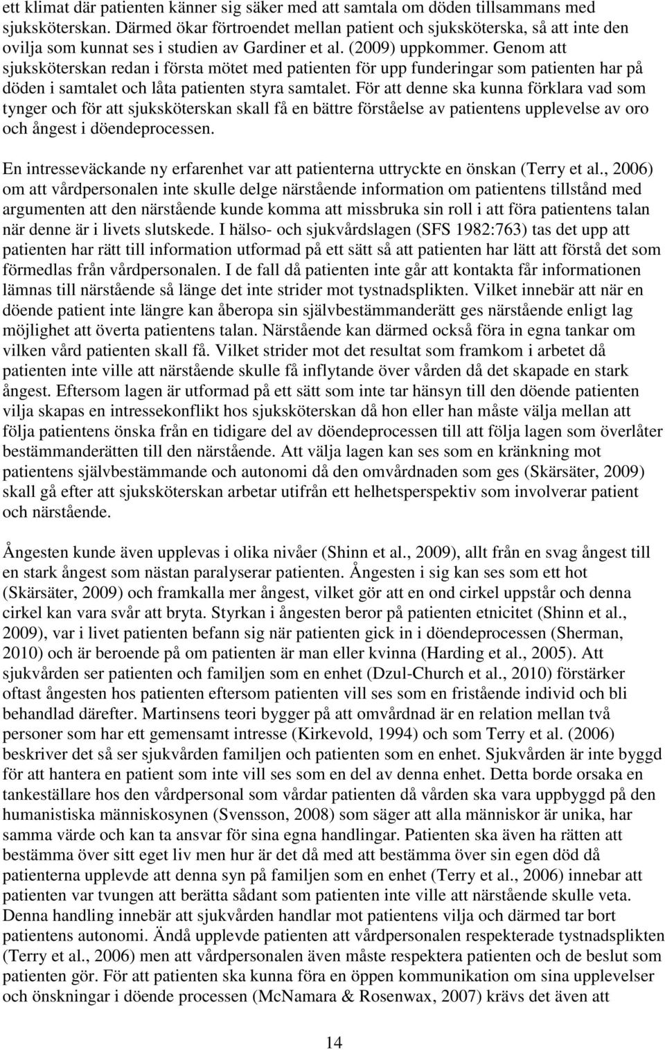 Genom att sjuksköterskan redan i första mötet med patienten för upp funderingar som patienten har på döden i samtalet och låta patienten styra samtalet.