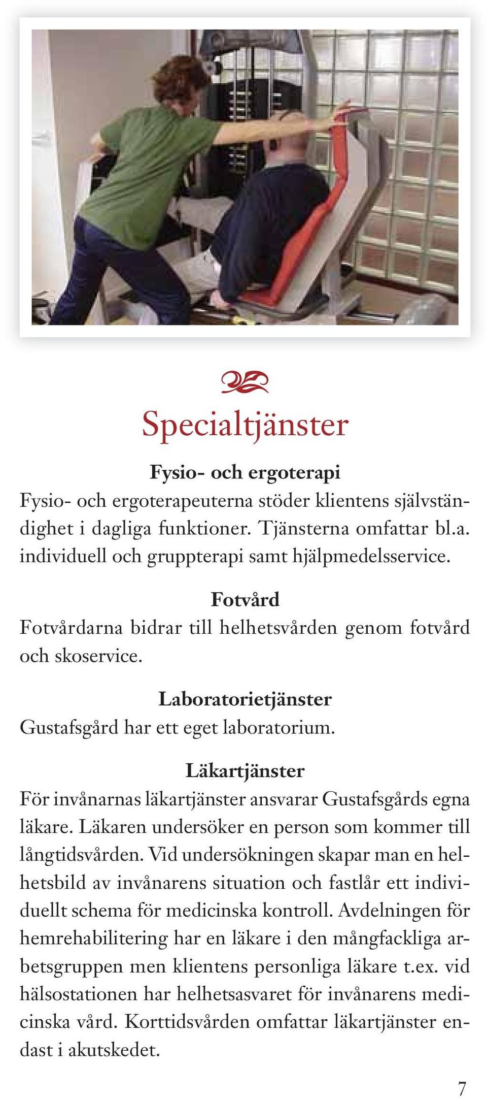 Läkren undersöker en person som kommer till långtidsvården. Vid undersökningen skpr mn en helhetsbild v invånrens sitution och fstlår ett individuellt schem för medicinsk kontroll.