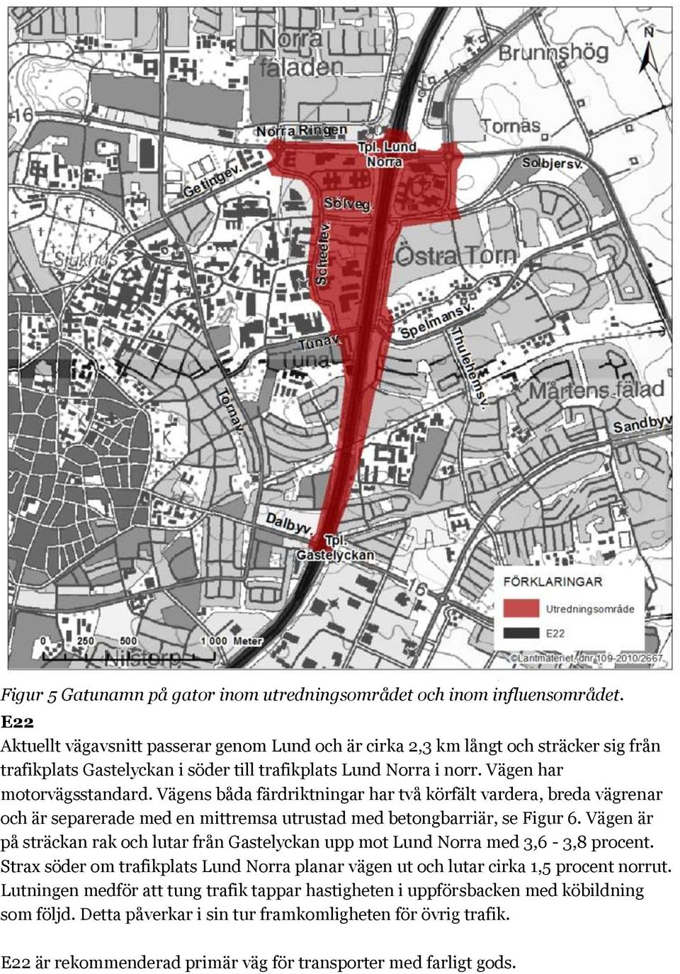 Vägens båda färdriktningar har två körfält vardera, breda vägrenar och är separerade med en mittremsa utrustad med betongbarriär, se Figur 6.