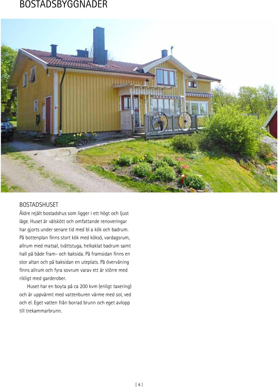 På bottenplan finns stort kök med köksö, vardagsrum, allrum med matsal, tvättstuga, helkaklat badrum samt hall på både fram- och baksida.