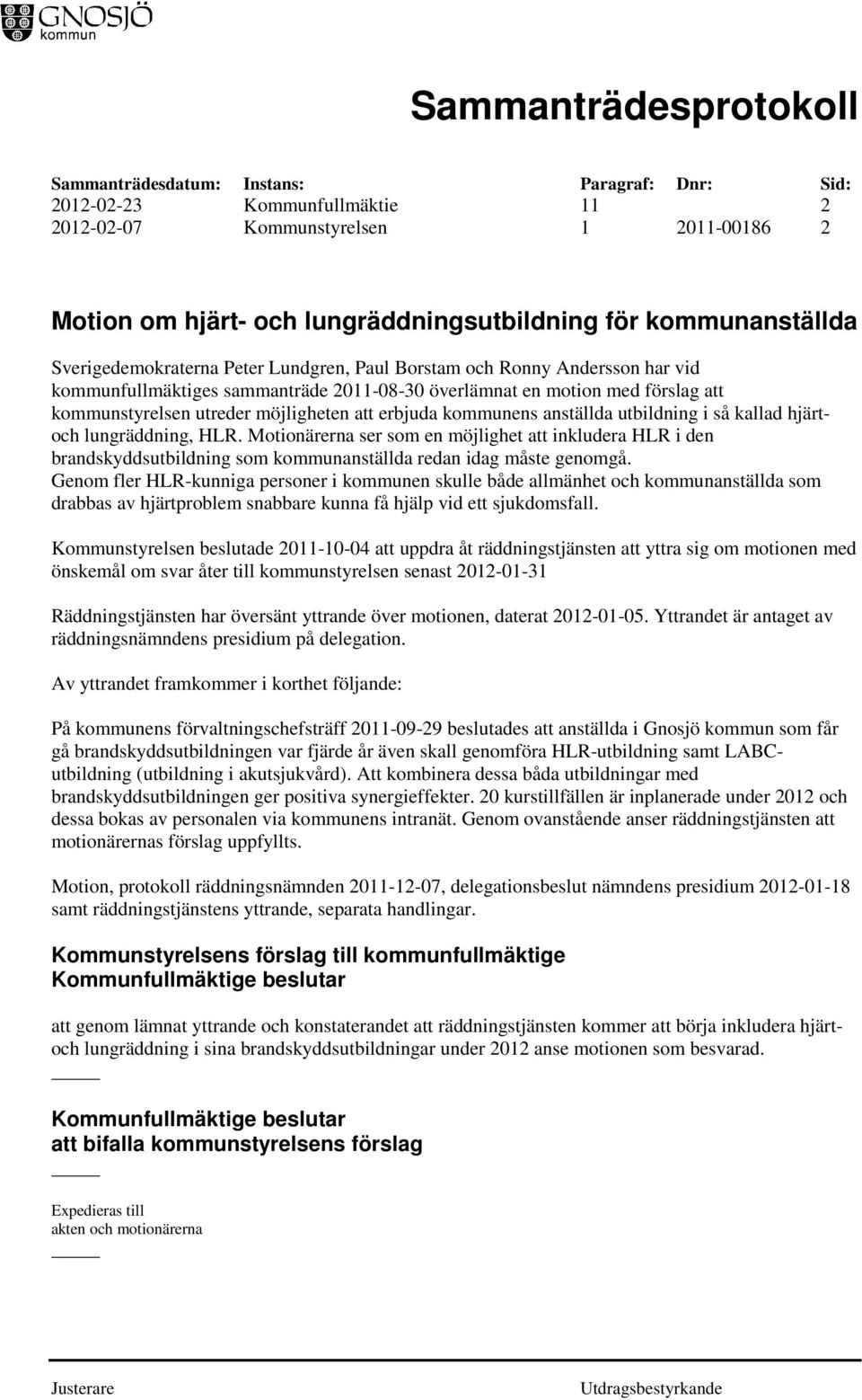 lungräddning, HLR. Motionärerna ser som en möjlighet att inkludera HLR i den brandskyddsutbildning som kommunanställda redan idag måste genomgå.