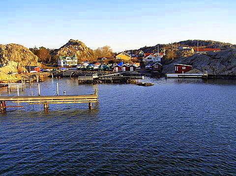Kryssning med fika Guidning & lunch på Brännö Musikunderhållning Allsång Allsångsresa i Lasse Dahlquists farvatten med Brännö Värdshus Nu blåser vi liv i en gammal klassiker men nu med lite nytt