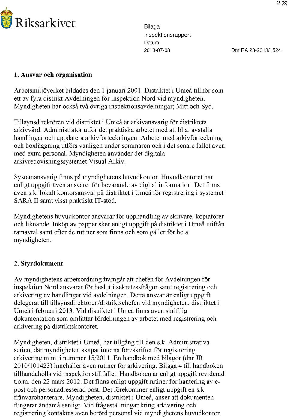 Administratör utför det praktiska arbetet med att bl.a. avställa handlingar och uppdatera arkivförteckningen.