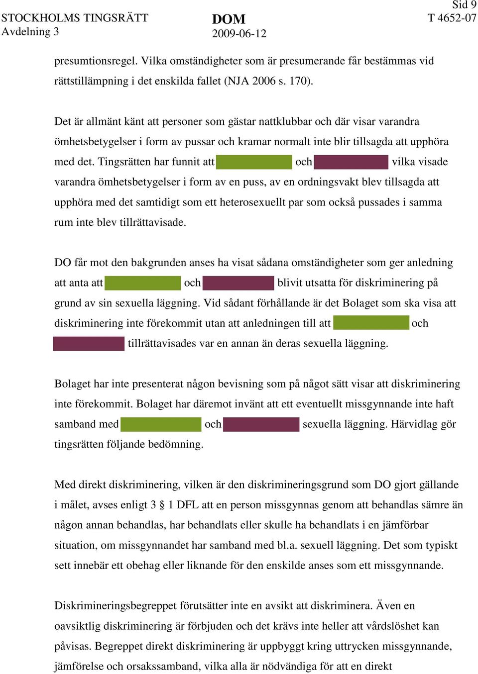 Tingsrätten har funnit att vilka visade varandra ömhetsbetygelser i form av en puss, av en ordningsvakt blev tillsagda att upphöra med det samtidigt som ett heterosexuellt par som också pussades i