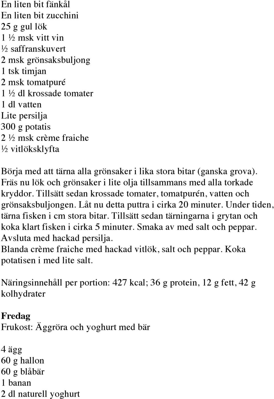 Tillsätt sedan krossade tomater, tomatpurén, vatten och grönsaksbuljongen. Låt nu detta puttra i cirka 20 minuter. Under tiden, tärna fisken i cm stora bitar.