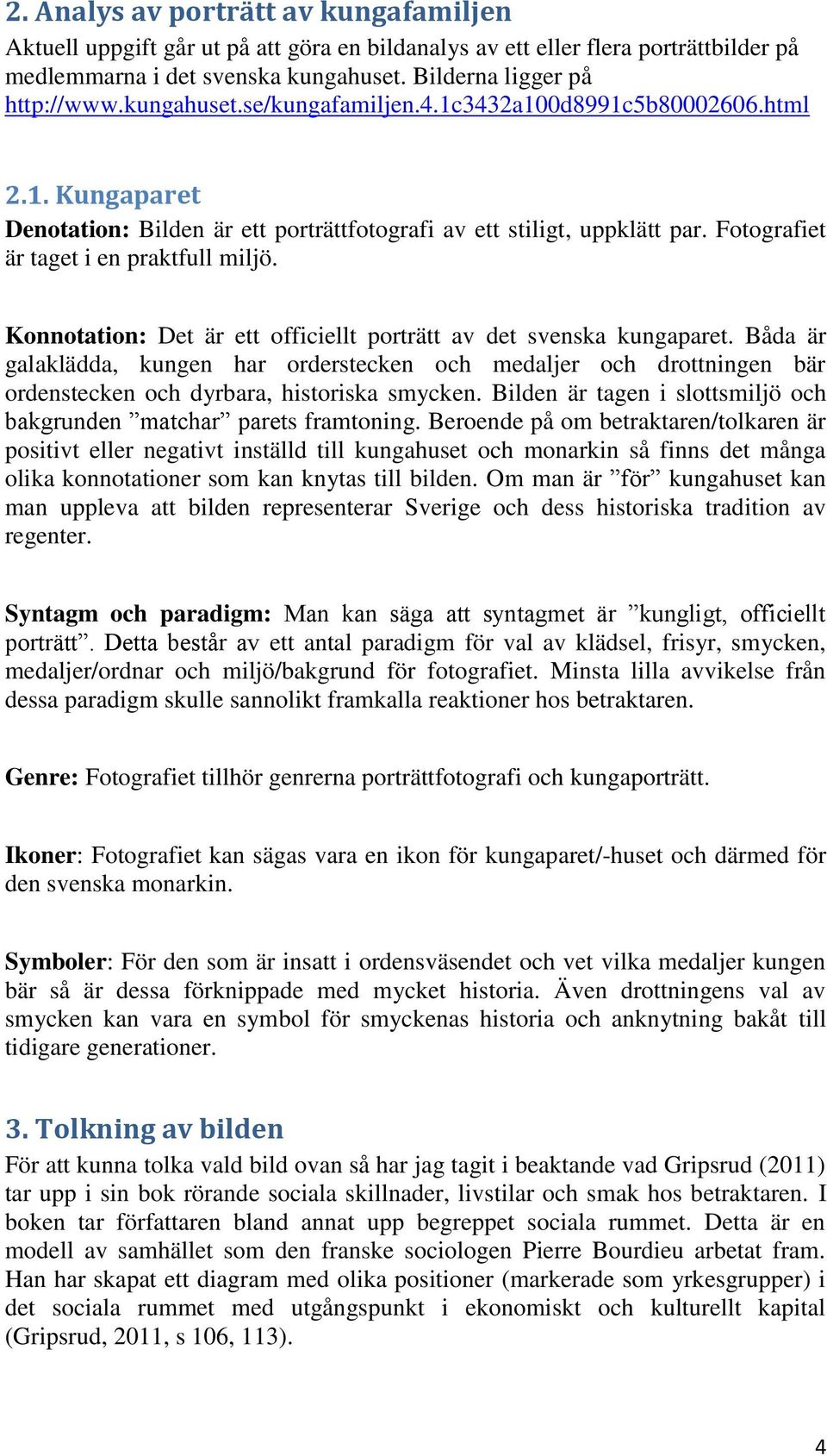 Konnotation: Det är ett officiellt porträtt av det svenska kungaparet. Båda är galaklädda, kungen har orderstecken och medaljer och drottningen bär ordenstecken och dyrbara, historiska smycken.