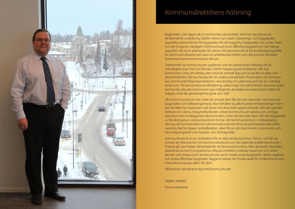 Kommunhuset är en offentlig byggnad som har många uppgifter; det är en arbetsplats för nästan 200 personer, det är ett kundbetjäningsställe för kommuninvånarna men även en arkitektonisk helhet, som