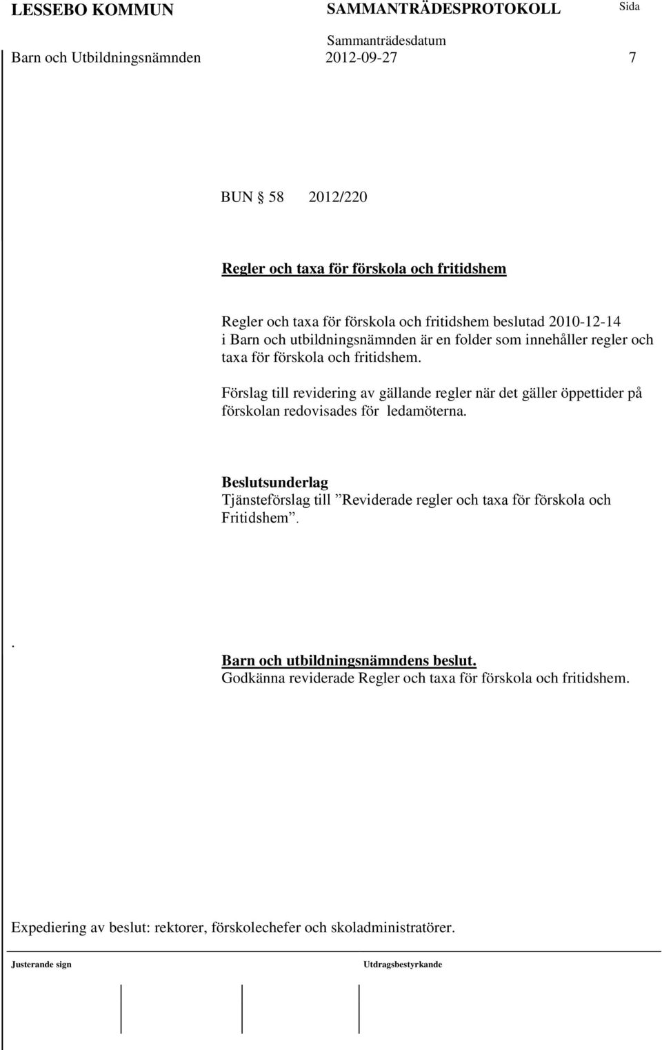 Förslag till revidering av gällande regler när det gäller öppettider på förskolan redovisades för ledamöterna.