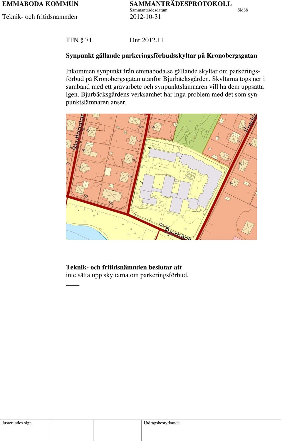 se gällande skyltar om parkeringsförbud på Kronobergsgatan utanför Bjurbäcksgården.