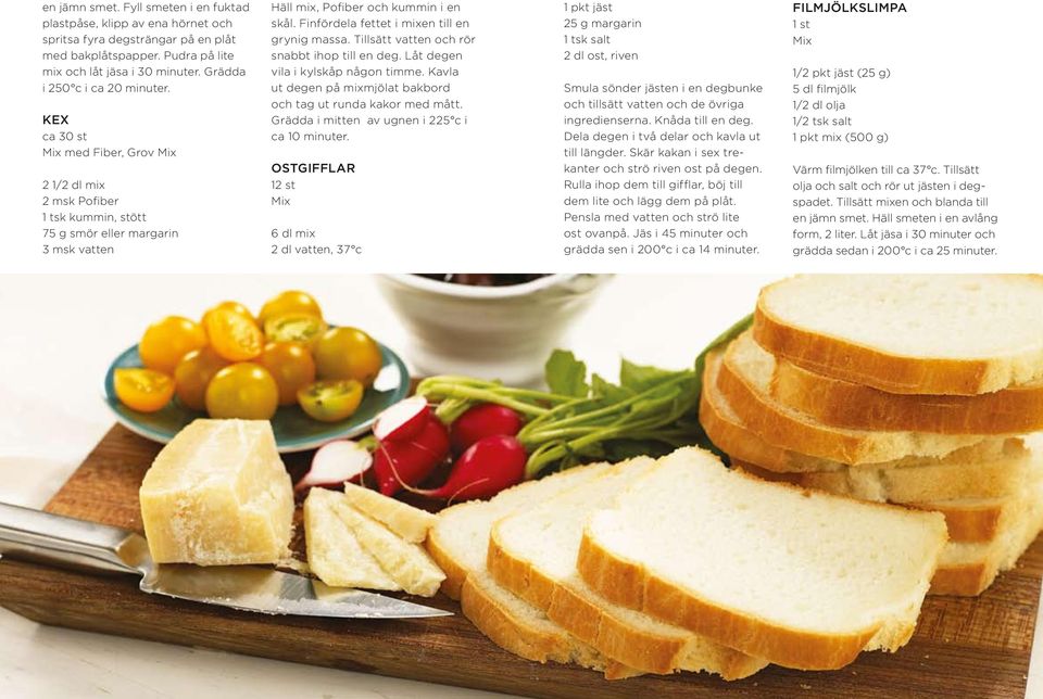 Finfördela fettet i mixen till en grynig massa. Tillsätt vatten och rör snabbt ihop till en deg. Låt degen vila i kylskåp någon timme.