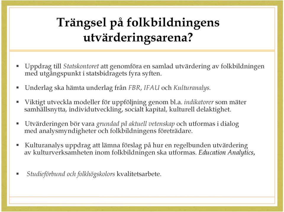 Utvärderingen bör vara grundad på aktuell vetenskap och utformas i dialog med analysmyndigheter och folkbildningens företrädare.