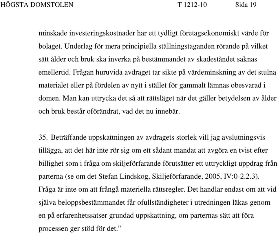Frågan huruvida avdraget tar sikte på värdeminskning av det stulna materialet eller på fördelen av nytt i stället för gammalt lämnas obesvarad i domen.