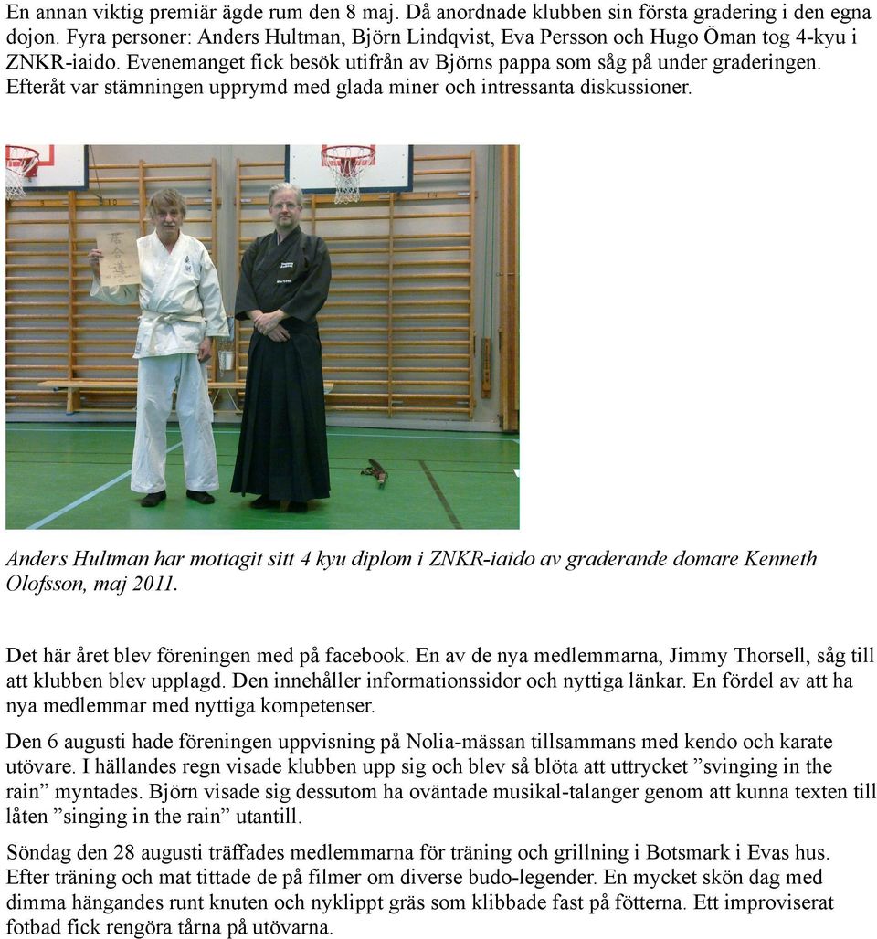 Anders Hultman har mottagit sitt diplom i ZNKR-iaido av graderande domare Kenneth Olofsson, 2011. Det här året blev föreningen med på facebook.