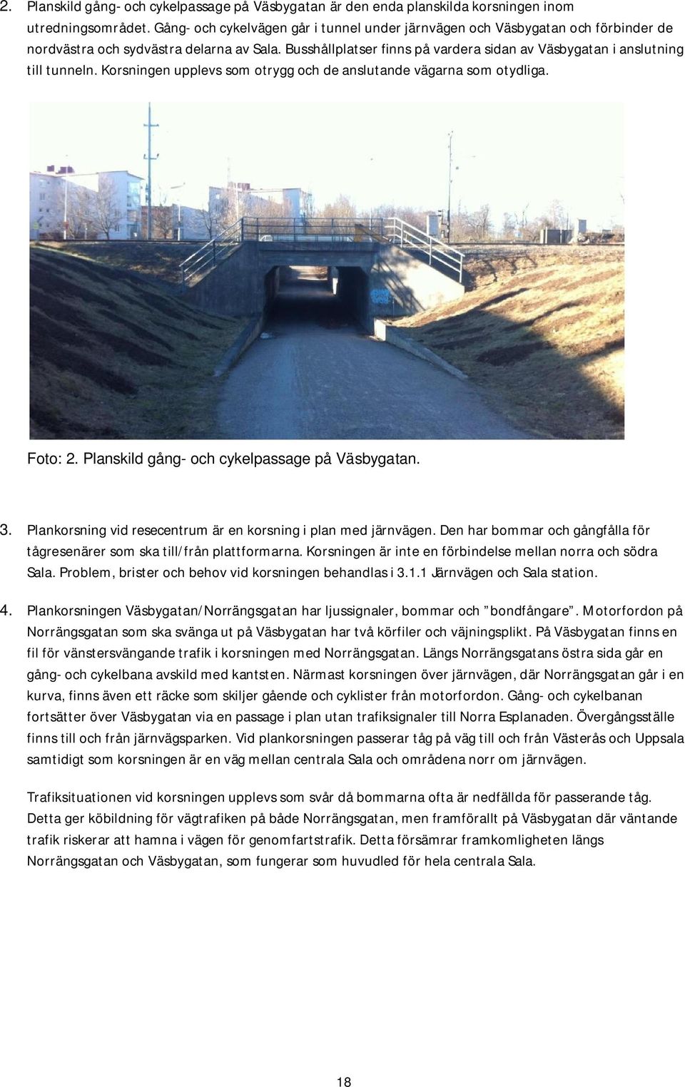 Busshållplatser finns på vardera sidan av Väsbygatan i anslutning till tunneln. Korsningen upplevs som otrygg och de anslutande vägarna som otydliga. Foto: 2.