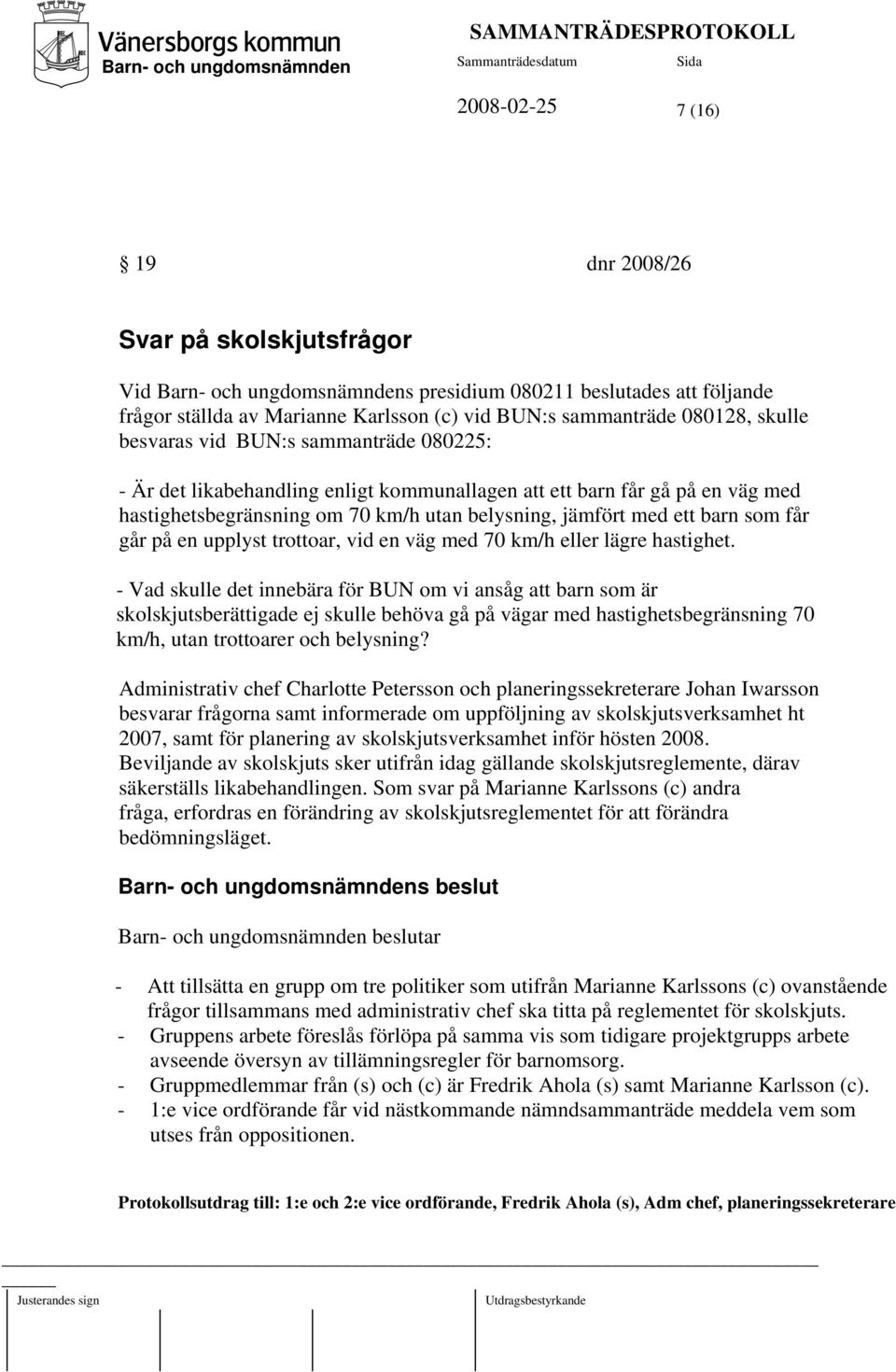 upplyst trottoar, vid en väg med 70 km/h eller lägre hastighet.