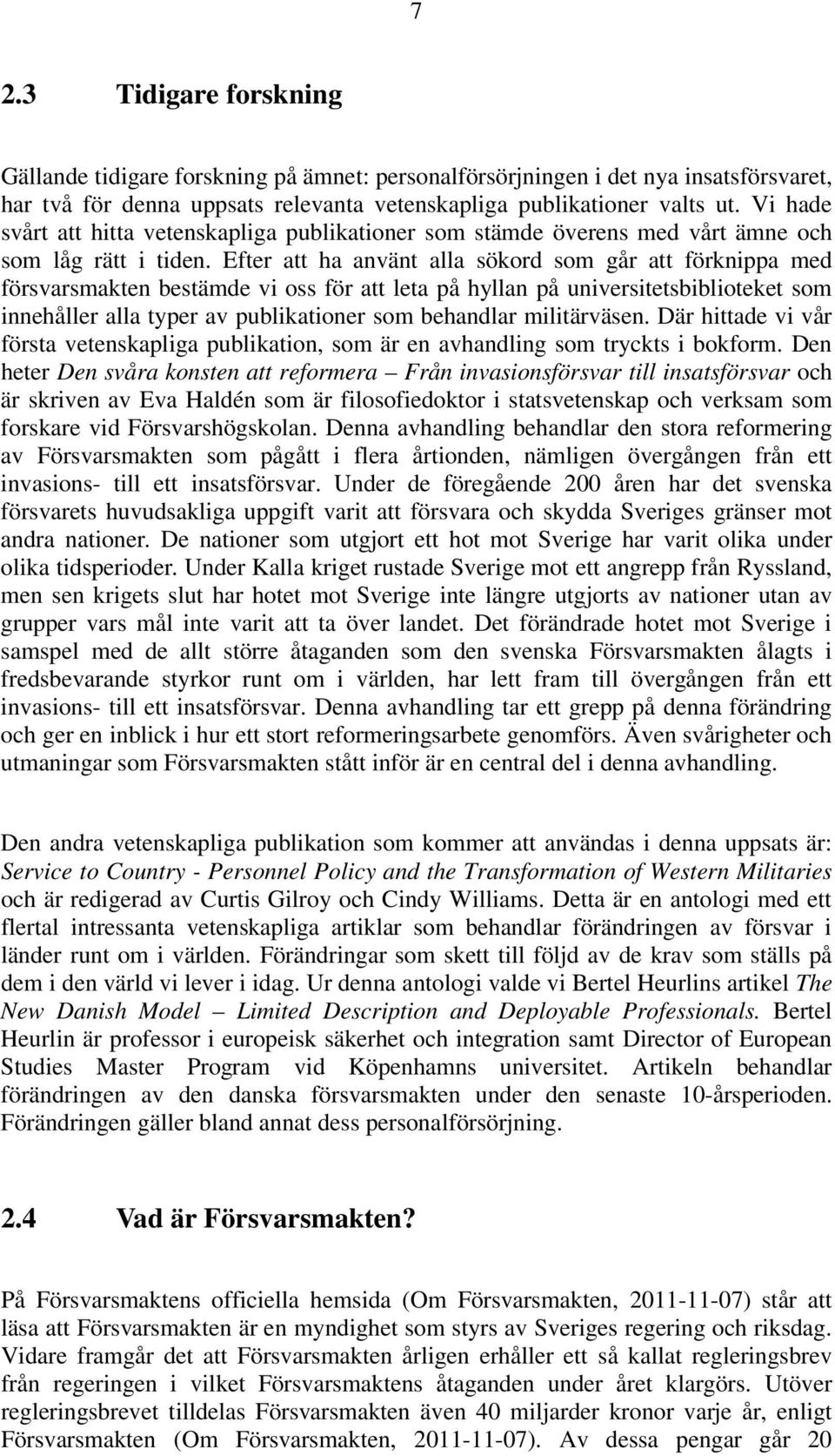 Efter att ha använt alla sökord som går att förknippa med försvarsmakten bestämde vi oss för att leta på hyllan på universitetsbiblioteket som innehåller alla typer av publikationer som behandlar