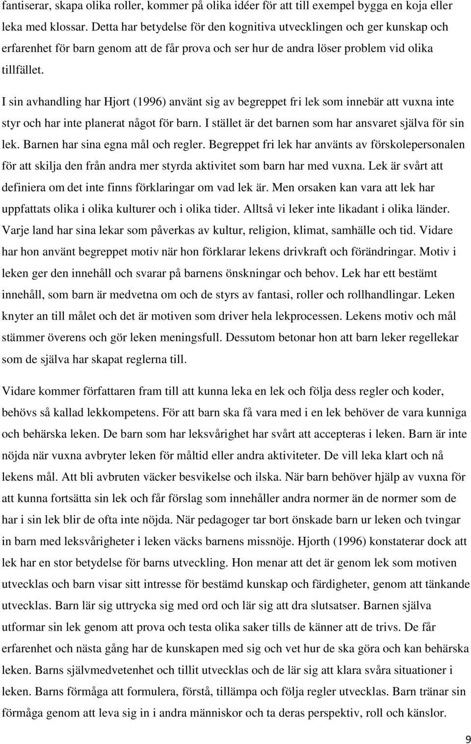 I sin avhandling har Hjort (1996) använt sig av begreppet fri lek som innebär att vuxna inte styr och har inte planerat något för barn. I stället är det barnen som har ansvaret själva för sin lek.