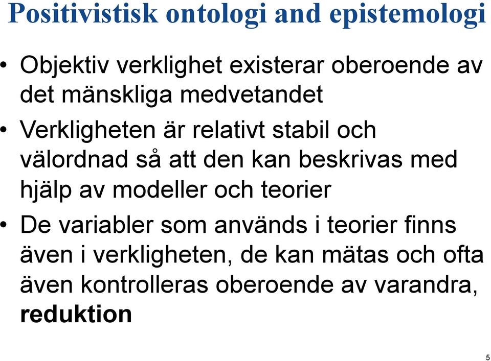 beskrivas med hjälp av modeller och teorier De variabler som används i teorier finns