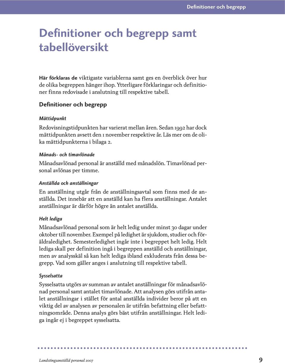 Sedan 1992 har dock mättidpunkten avsett den 1 november respektive år. Läs mer om de olika mättidpunkterna i bilaga 2. Månads- och timavlönade Månadsavlönad personal är anställd med månadslön.