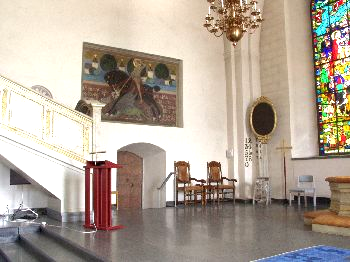 av professor Grundström i Stockholm. Verket ersattes i sin tur 1946 av ett nytt om 40 stämmor av Åkerman & Lund. Det installerades bakom den befintliga fasaden, vilken är bevarad i ursprungligt skick.