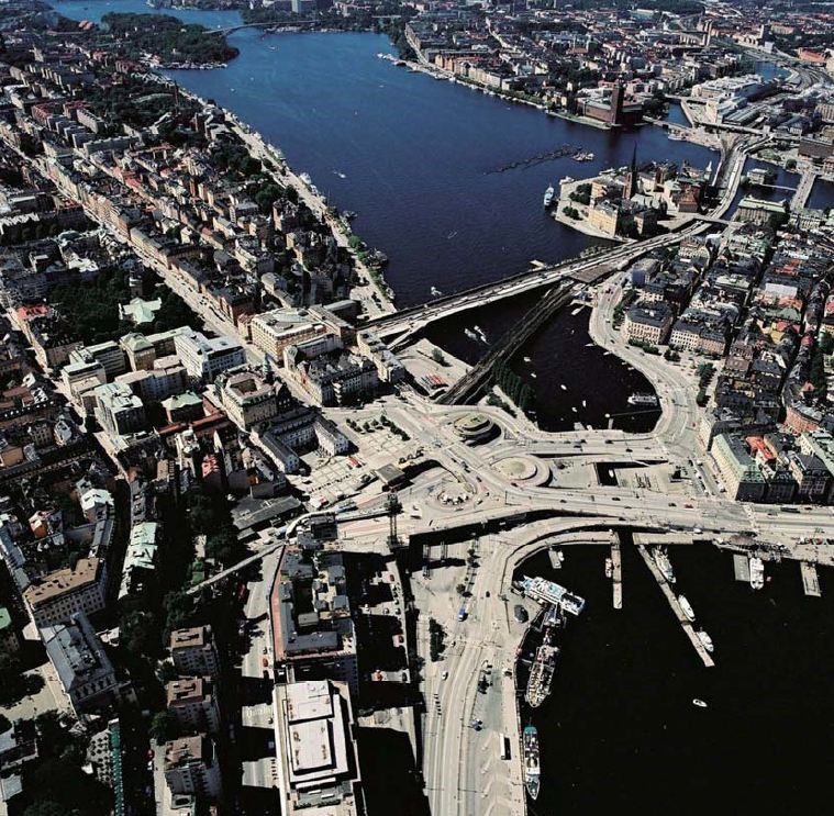 Sida 1 (9) 2015-06-02 Reviderat Genomförandebeslut., Lägesredovisning Kort historik Slussen i Stockholm har byggts om vart hundrade år sedan 1600-talet.