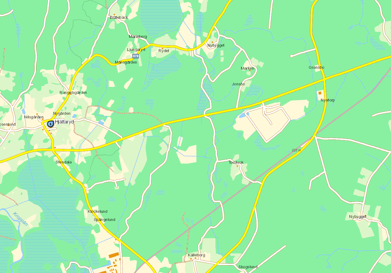 3.5 Hjältaryd 2:5 Fastigheten är belägen ca 2,5 km väster om deponin. Brunnen är borrad i berg och inget filter finns. Flera ytvattendrag rinner mellan fastigheten och deponin. Figur 5.