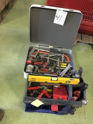 Honda jordfräs 0621-031 Avslut: 18:35 Brickvagn 0621-032 Avslut: 18:36 Hilit fästmaterial 0621-033 Avslut: 18:37 4 000.