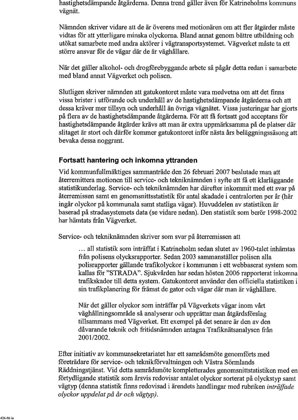 Bland annat genom bättre utbildning och utökat samarbete med andra aktörer i vägtransportsystemet. Vägverket måste ta ett större ansvar fôr de vägar där de är väghållare.