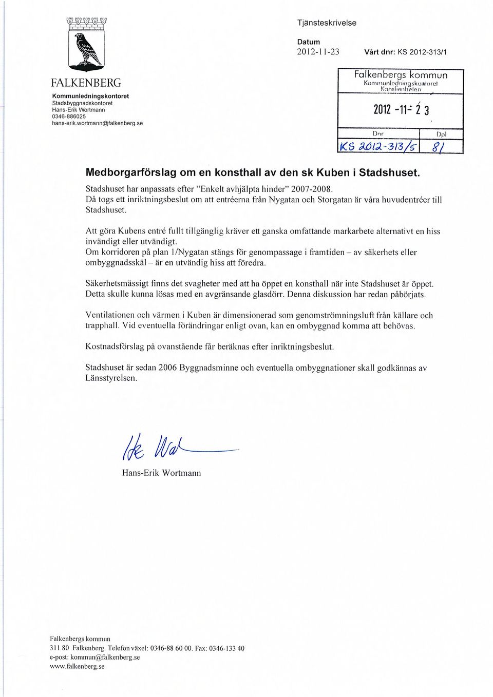 Stadshuset har anpassats efter "Enkelt avhjälpta hinder" 2007-2008. Då togs ett inriktningsbeslut om att entréerna från Nygatan och Storgatan är våra huvudentréer till Stadshuset.