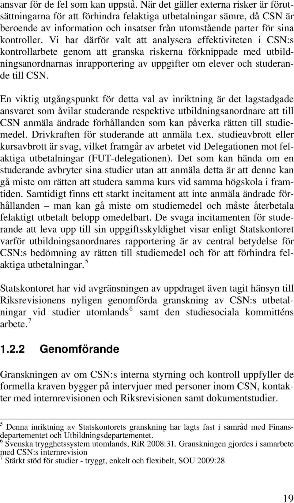 Vi har därför valt att analysera effektiviteten i CSN:s kontrollarbete genom att granska riskerna förknippade med utbildningsanordnarnas inrapportering av uppgifter om elever och studerande till CSN.