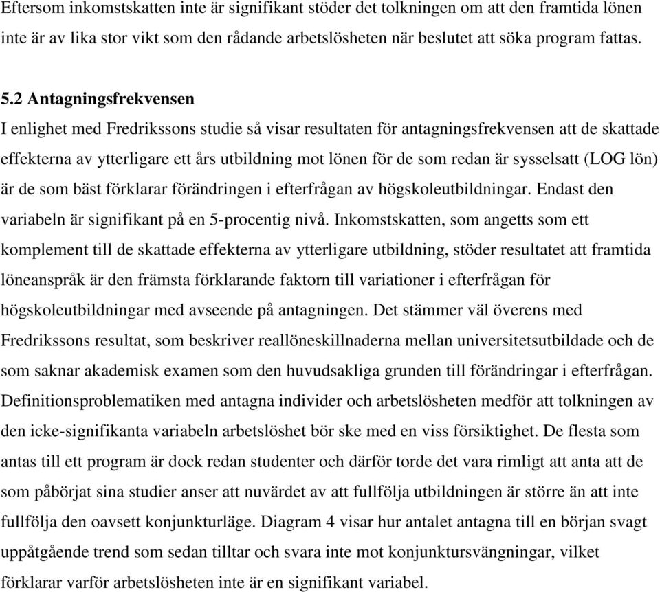 de som bäs förklarar förändringen i eferfrågan av högskoleubildningar. Endas den variabeln är signifikan på en 5-procenig nivå.