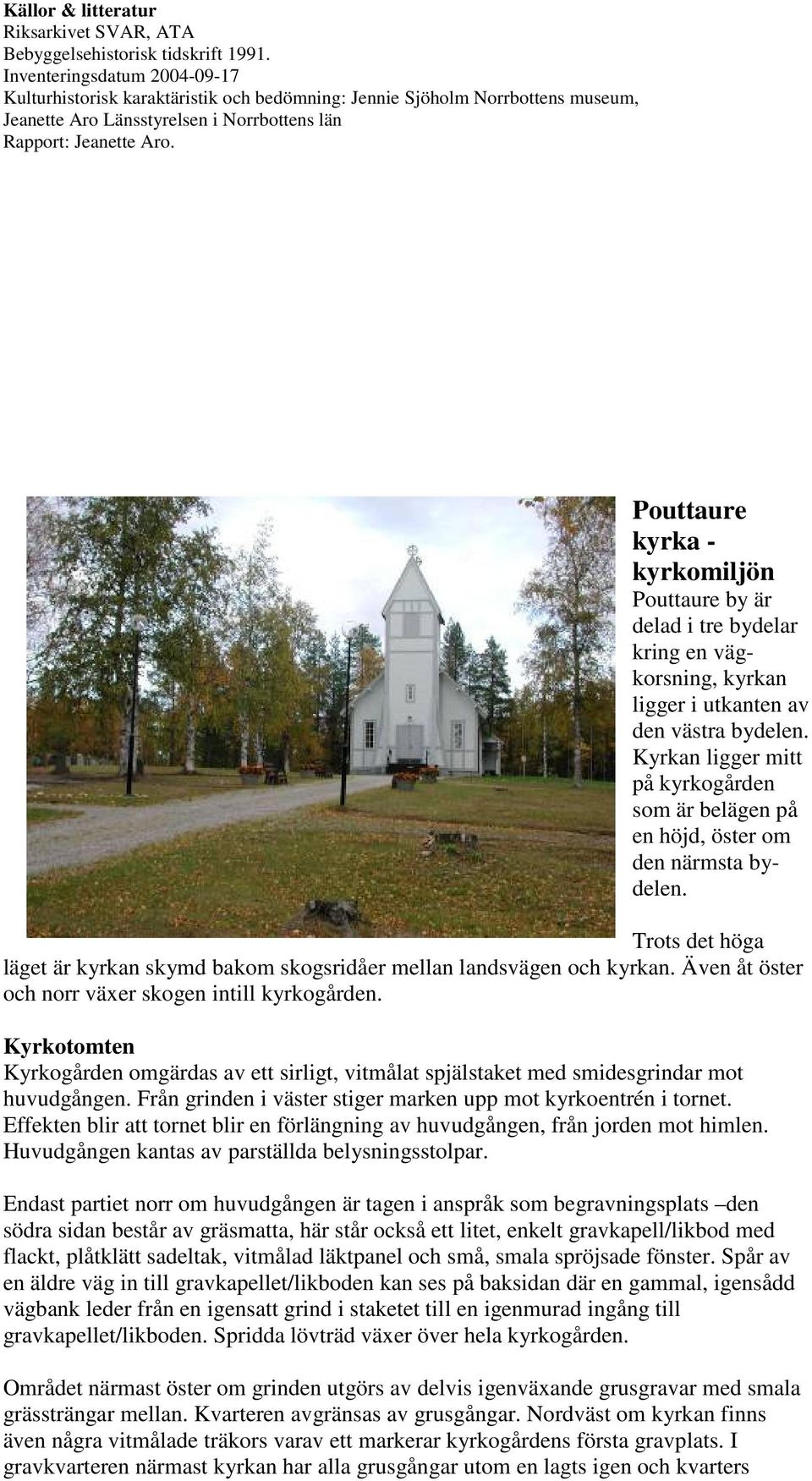 Pouttaure kyrka - kyrkomiljön Pouttaure by är delad i tre bydelar kring en vägkorsning, kyrkan ligger i utkanten av den västra bydelen.